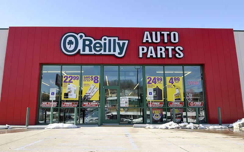 A store front of an auto parts shop.