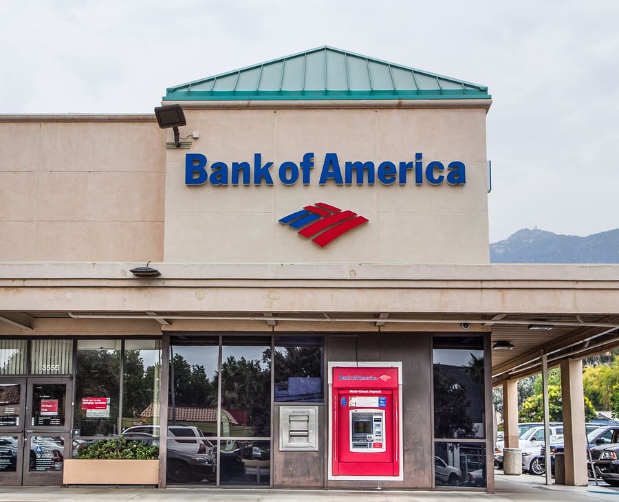 A bank of america branch with the atm machine.